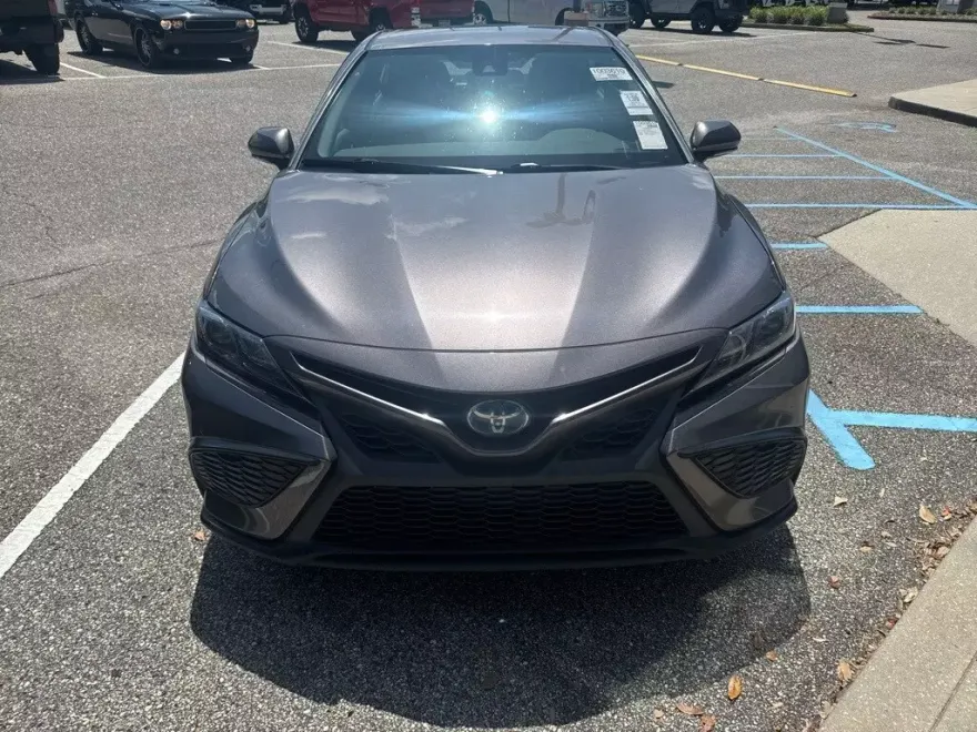 2022 Toyota Camry Hybrid photo 1
