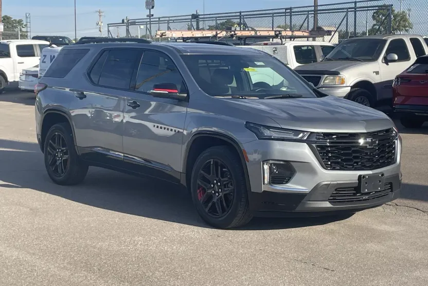 2023 Chevrolet Traverse Premier photo 1