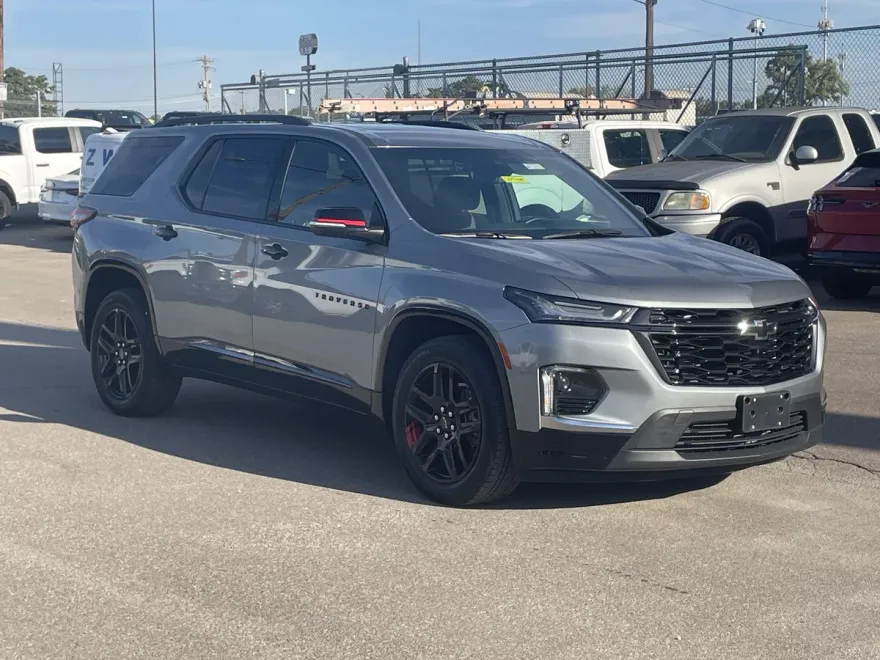 2023 Chevrolet Traverse Premier photo 1