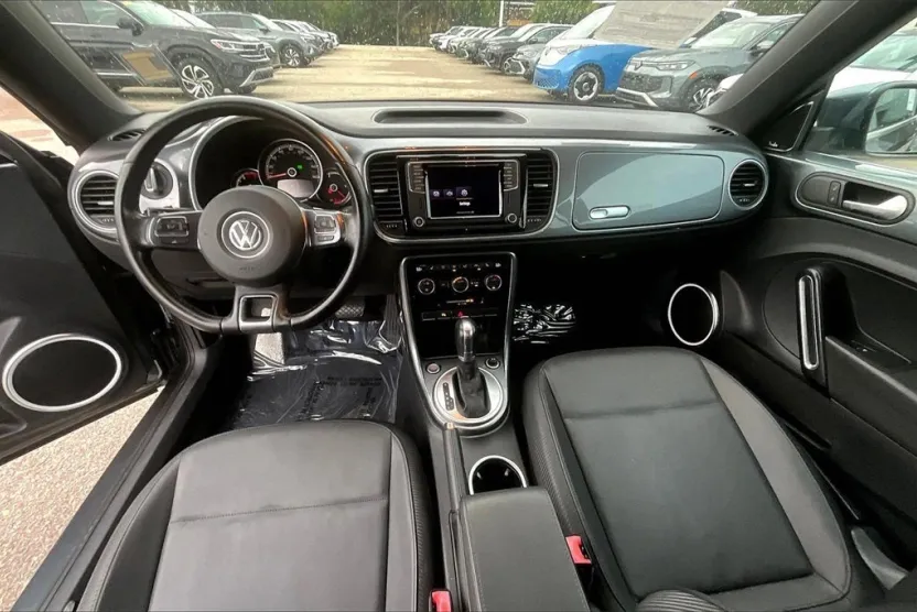 2019 Volkswagen Beetle Convertible SE photo 1