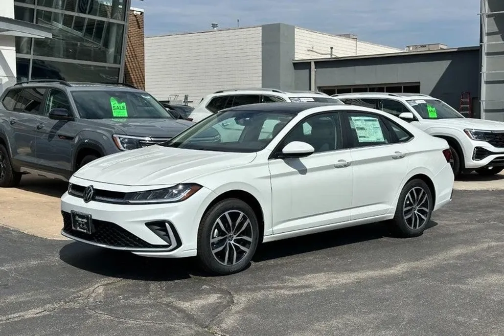 2025 Volkswagen Jetta SE photo 1