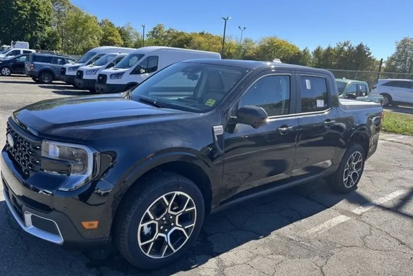2025 Ford Maverick Lariat photo 1