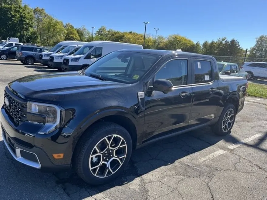 2025 Ford Maverick Lariat photo 1
