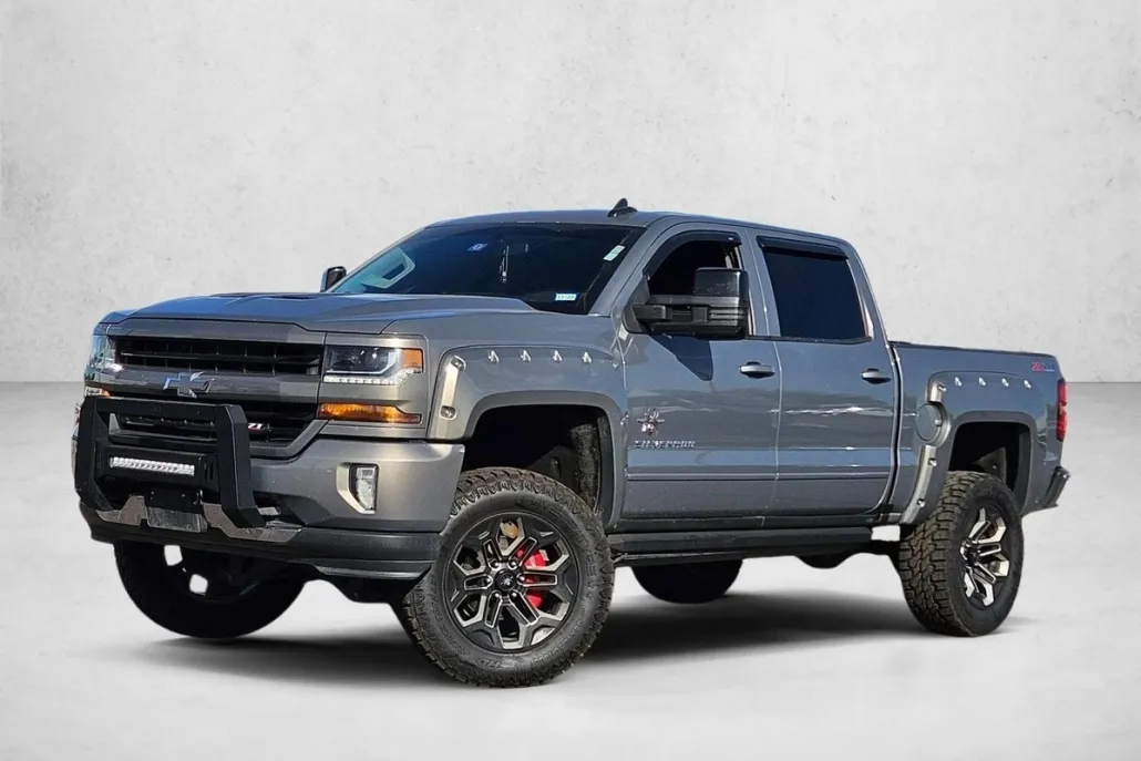 2017 Chevrolet Silverado 1500 LT photo 1