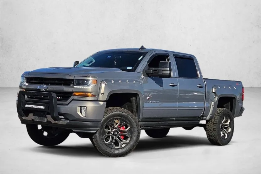 2017 Chevrolet Silverado 1500 LT photo 1