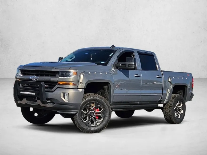 2017 Chevrolet Silverado 1500 LT photo 1