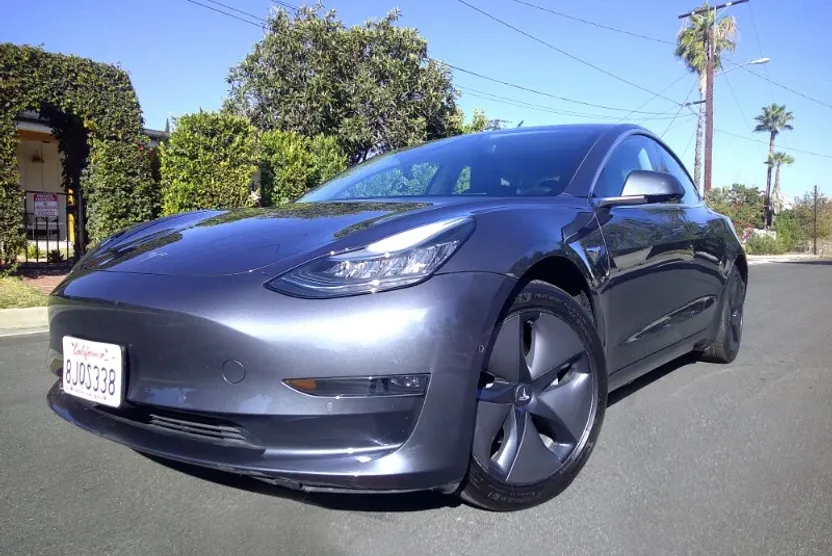 2019 Tesla Model 3 Mid Range photo 1