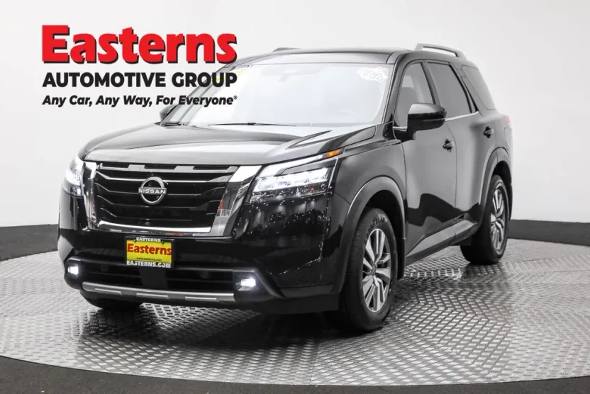 2022 Nissan Pathfinder SL photo 1