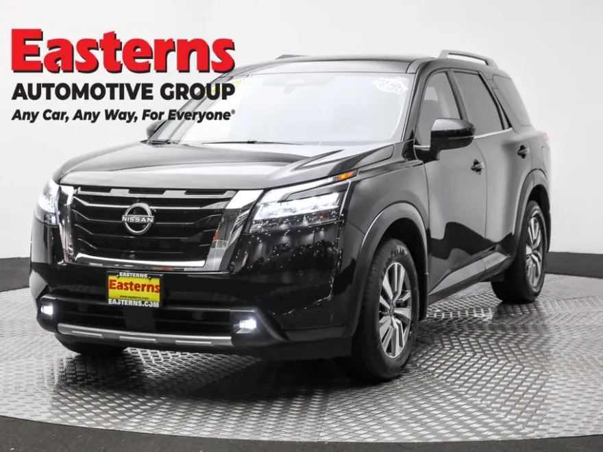2022 Nissan Pathfinder SL photo 1