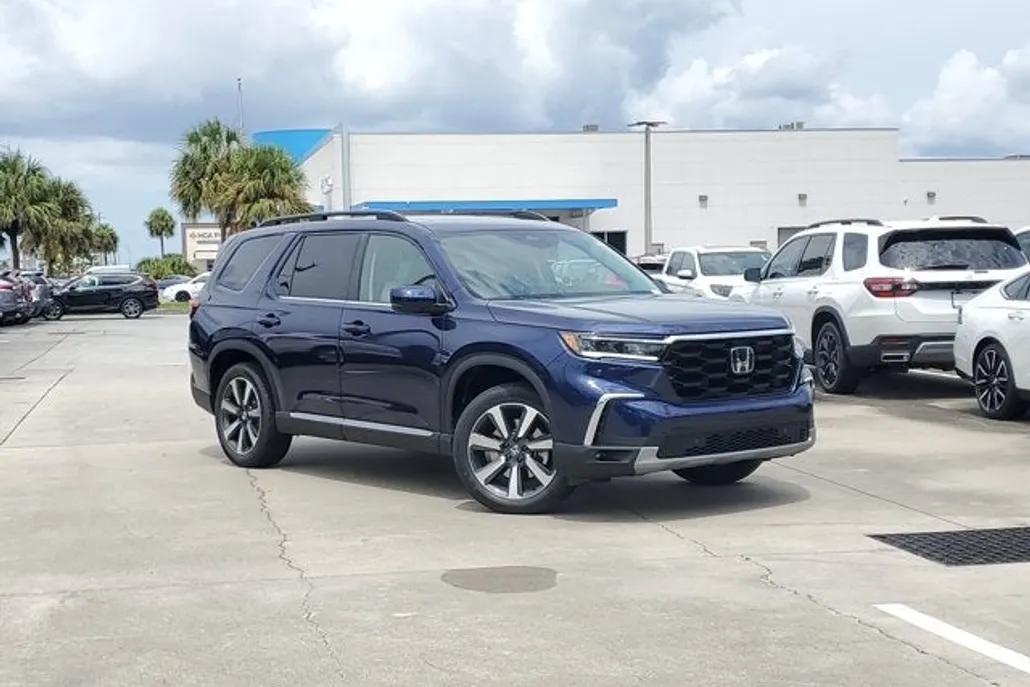2025 Honda Pilot Touring photo 1