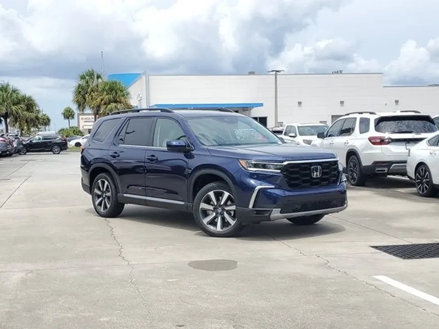 2025 Honda Pilot Touring photo 1