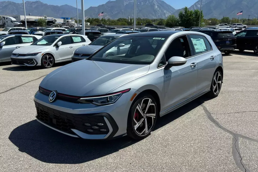 2025 Volkswagen Golf GTI SE photo 1