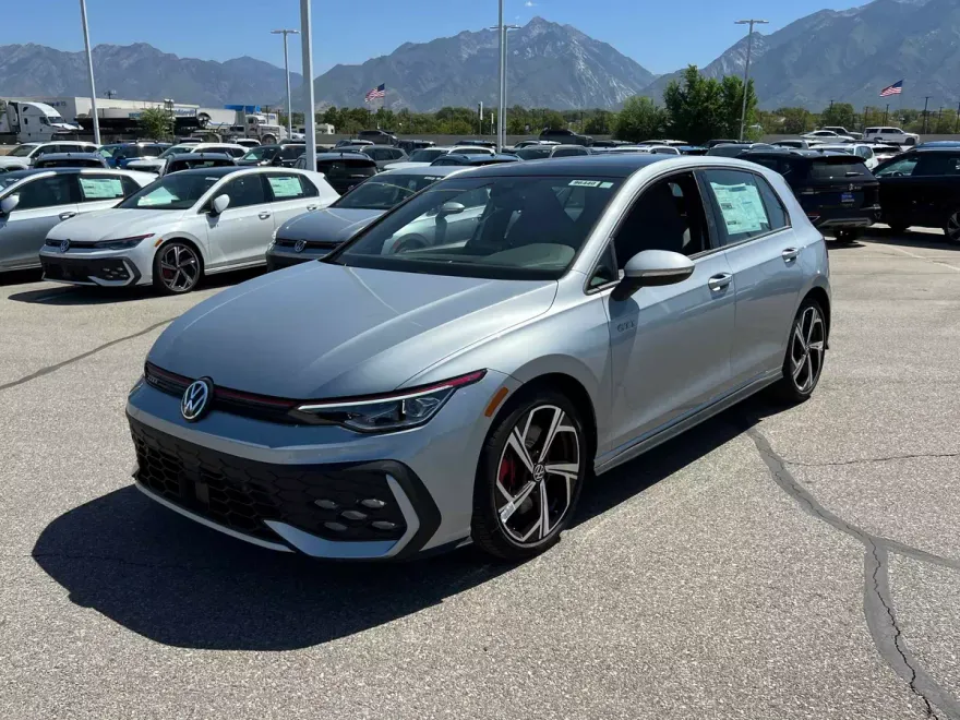 2025 Volkswagen Golf GTI SE photo 1