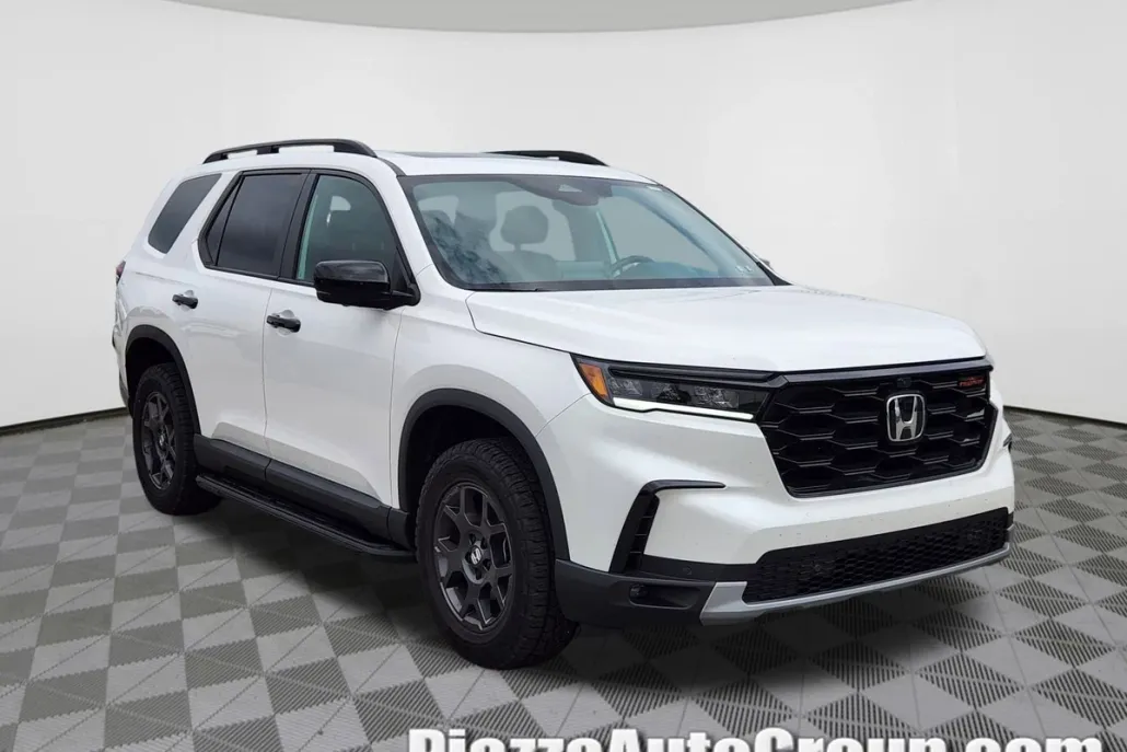 2025 Honda Pilot TrailSport photo 1