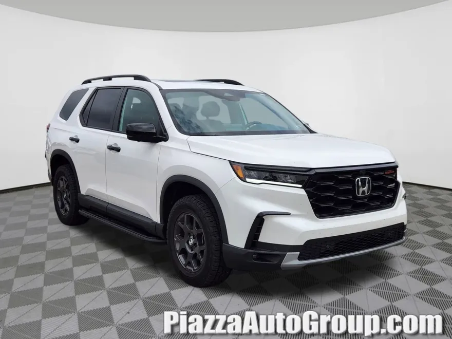 2025 Honda Pilot TrailSport photo 1