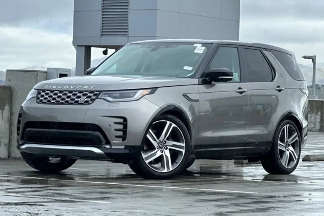 2025 Land Rover Discovery Metropolitan Edition photo 1