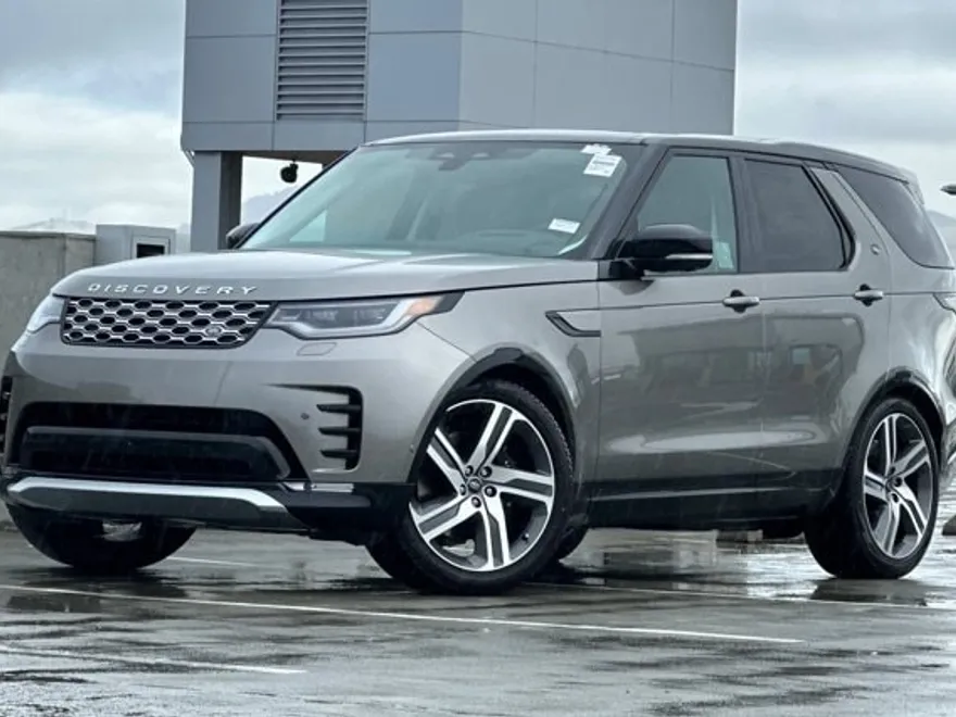 2025 Land Rover Discovery Metropolitan Edition photo 1