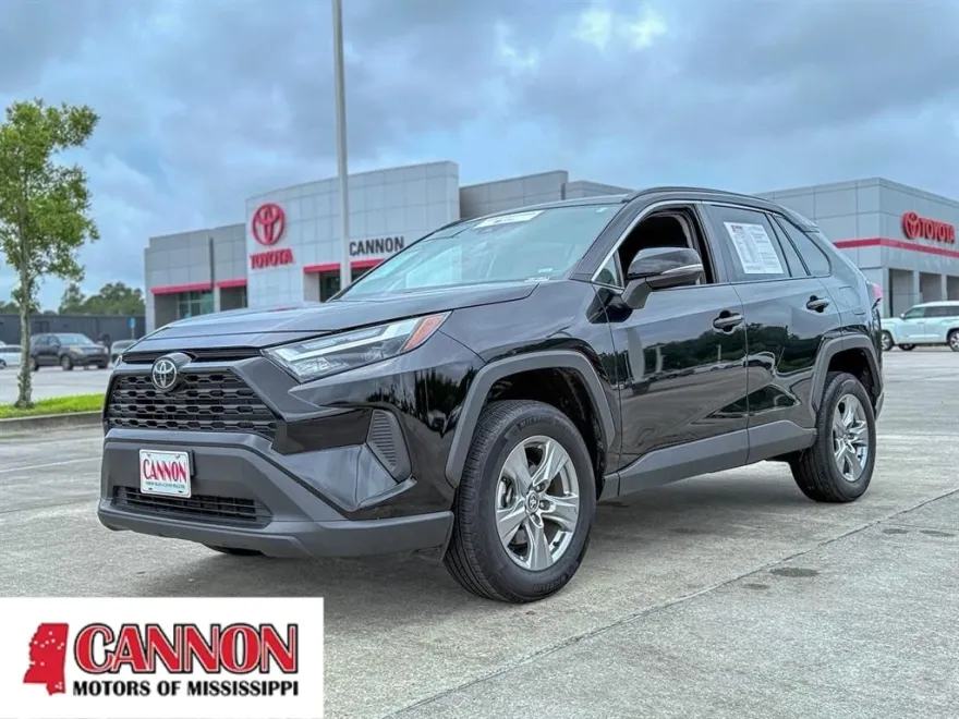 2024 Toyota RAV4 XLE photo 1