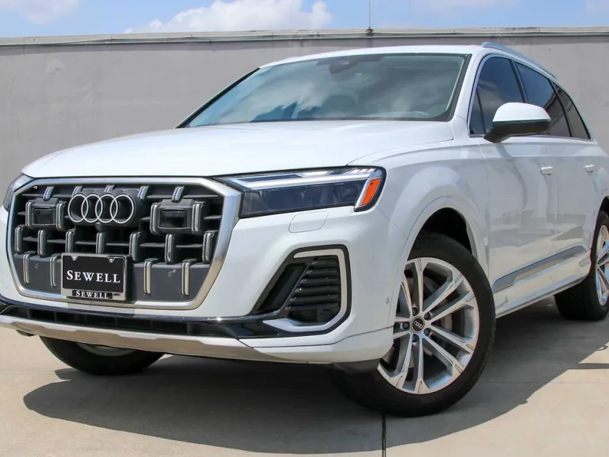 2025 Audi Q7 45 Premium Plus photo 1
