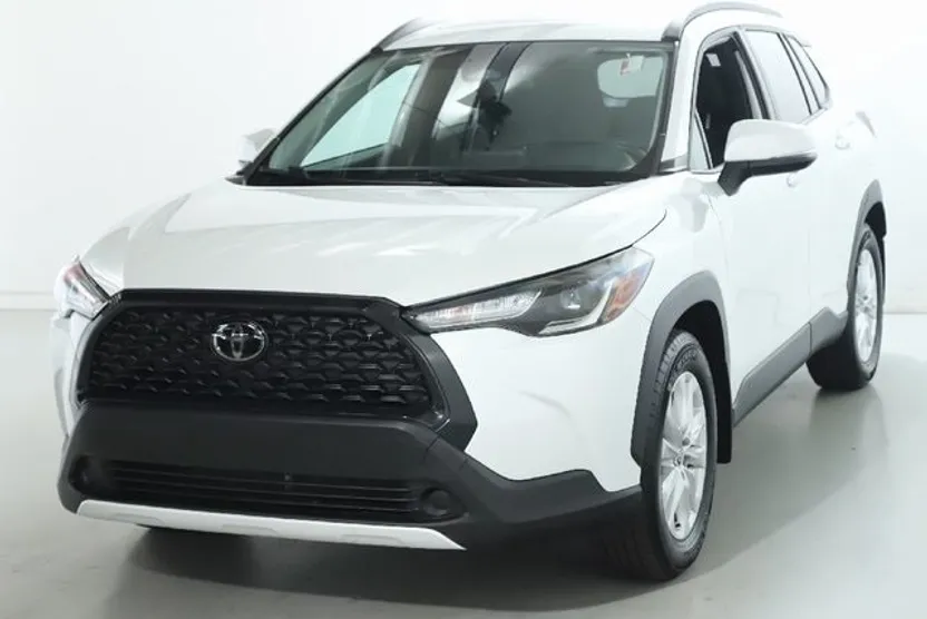 2023 Toyota Corolla Cross LE photo 1