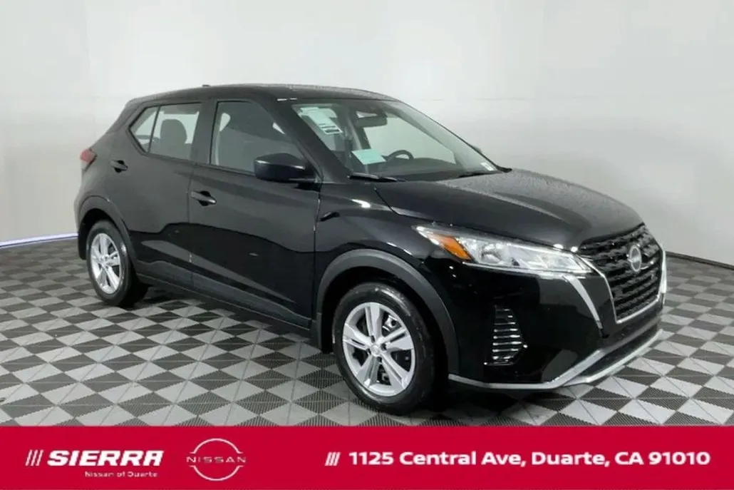 2025 Nissan Kicks Play S photo 1