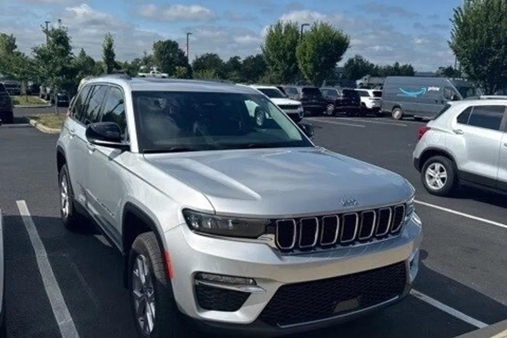 2022 Jeep Grand Cherokee Limited photo 1