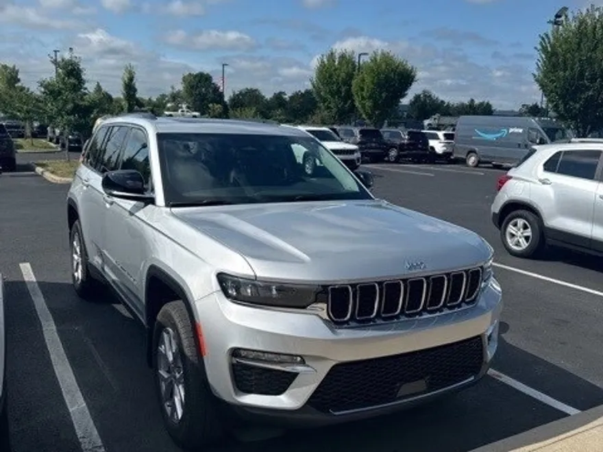 2022 Jeep Grand Cherokee Limited photo 1