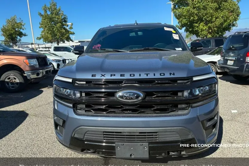 2022 Ford Expedition MAX Limited photo 1