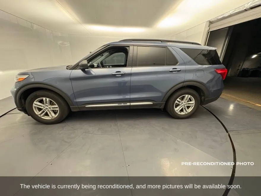 2021 Ford Explorer XLT photo 1