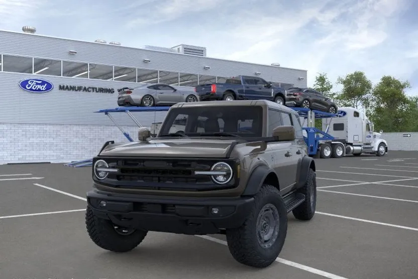 2025 Ford Bronco Outer Banks photo 1