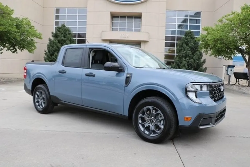 2025 Ford Maverick XLT photo 1