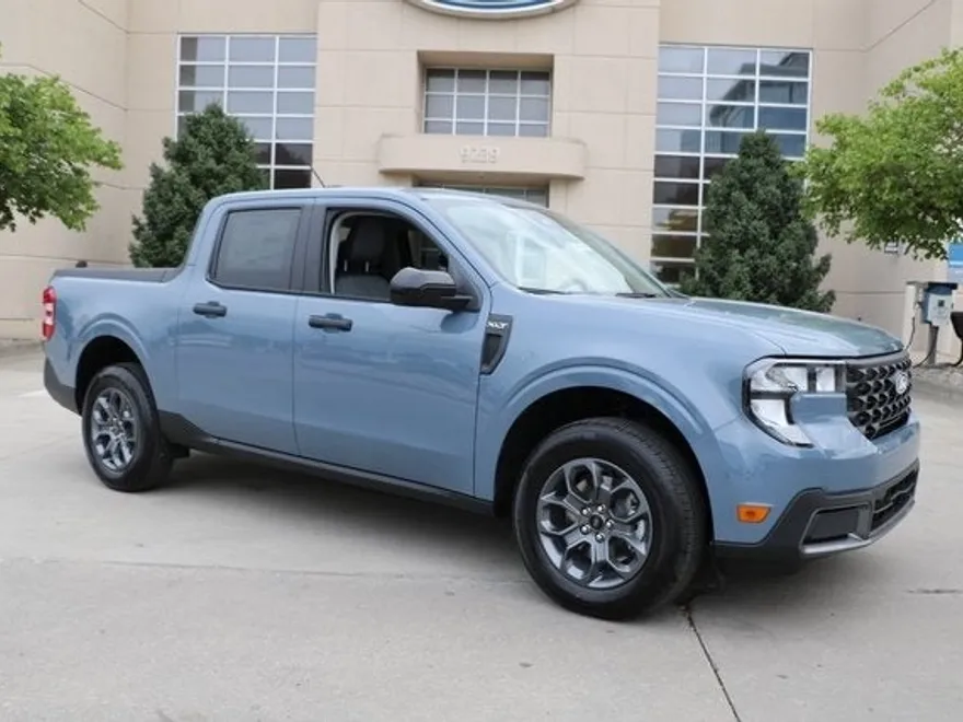2025 Ford Maverick XLT photo 1