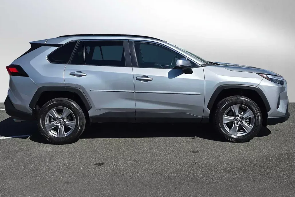 2023 Toyota RAV4 Hybrid LE photo 1