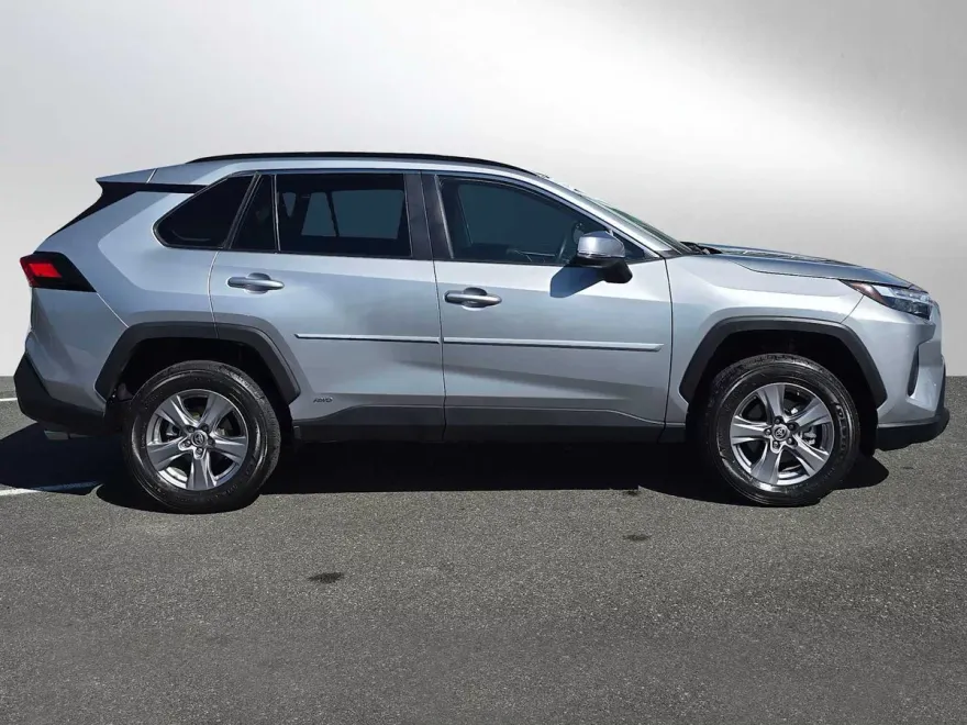 2023 Toyota RAV4 Hybrid LE photo 1