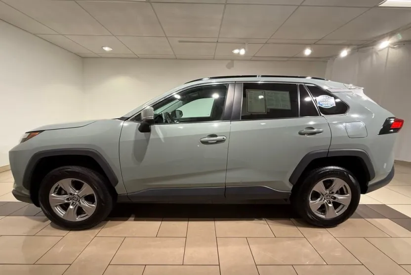 2023 Toyota RAV4 XLE photo 1