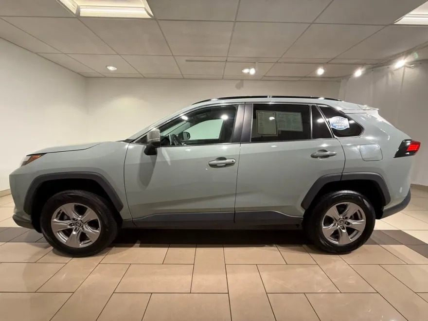2023 Toyota RAV4 XLE photo 1