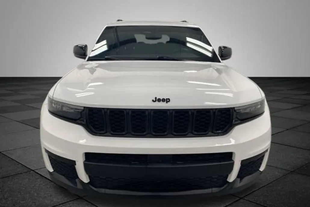 2021 Jeep Grand Cherokee Altitude photo 1