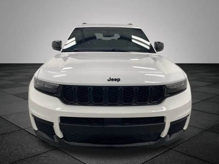 2021 Jeep Grand Cherokee Altitude photo 1