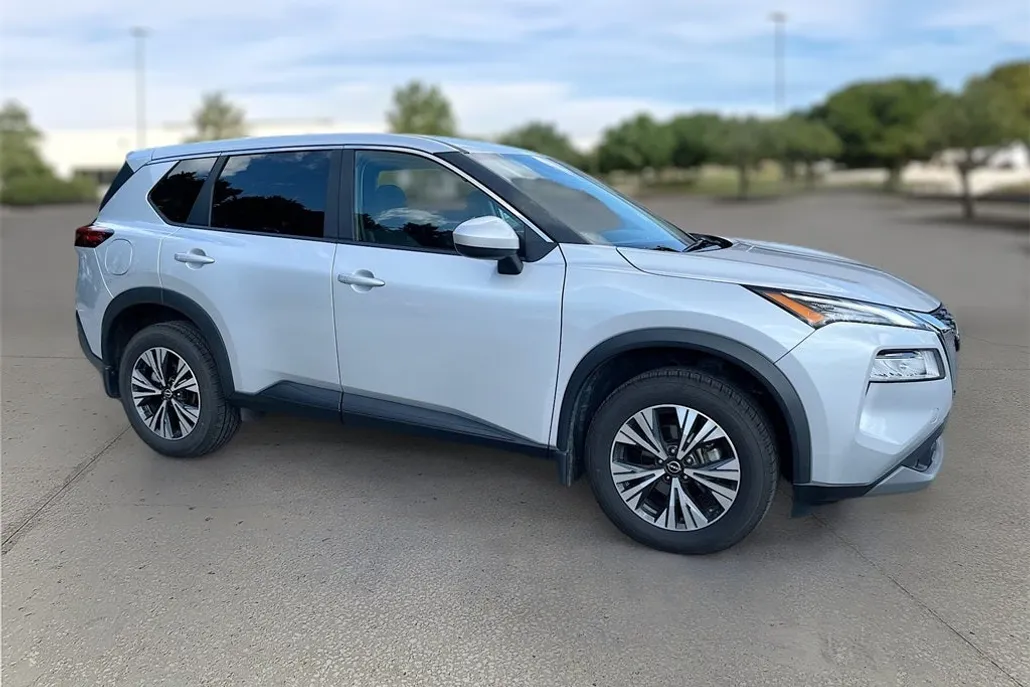 2023 Nissan Rogue SV photo 1