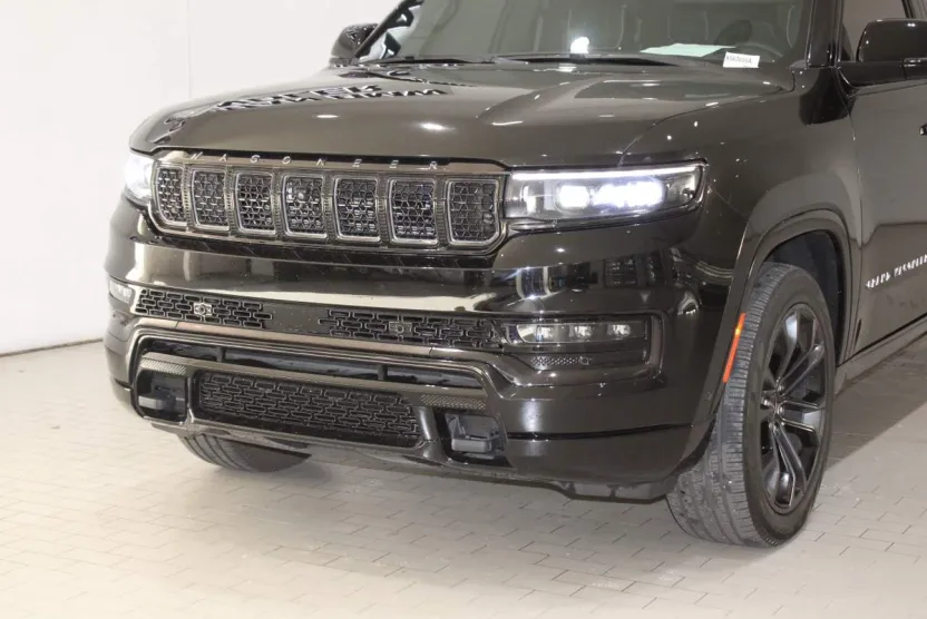 2023 Jeep Grand Wagoneer II photo 1