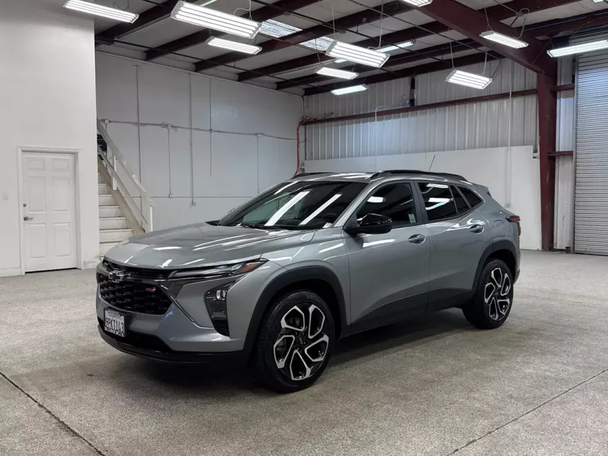2024 Chevrolet Trax RS photo 1