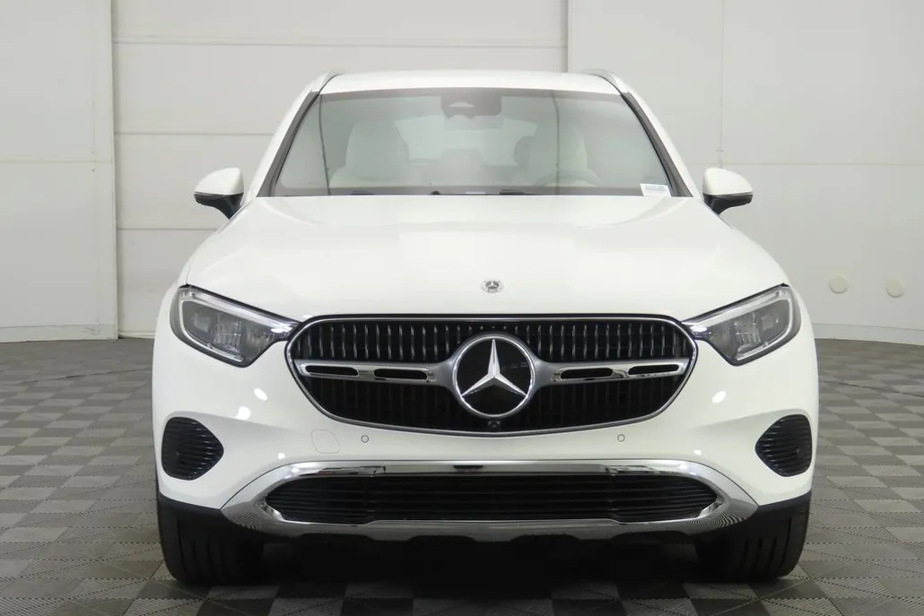 2025 Mercedes Benz GLC 300 photo 1