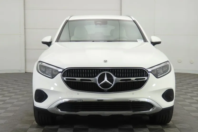 2025 Mercedes Benz GLC 300 photo 1