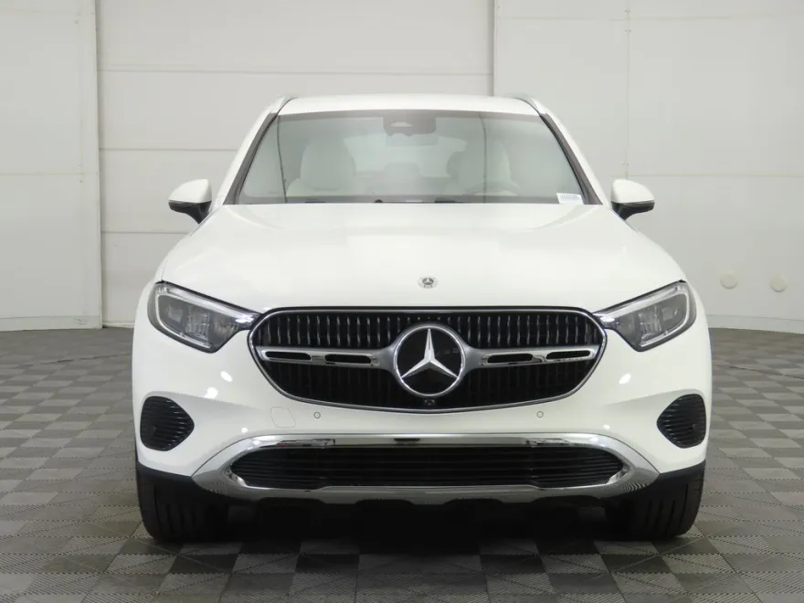 2025 Mercedes Benz GLC 300 photo 1
