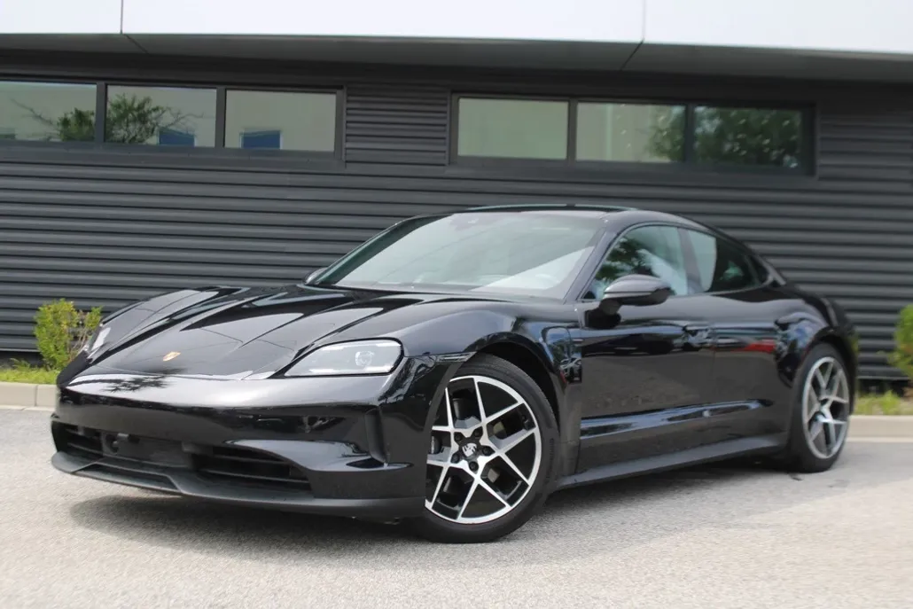 2025 Porsche Taycan Base photo 1