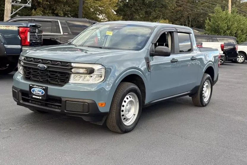 2023 Ford Maverick XL photo 1