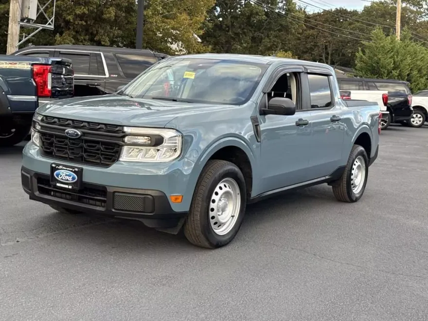 2023 Ford Maverick XL photo 1