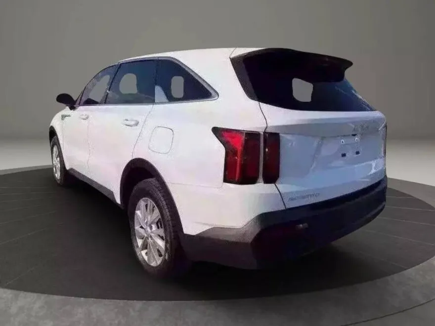 2023 Kia Sorento LX photo 1