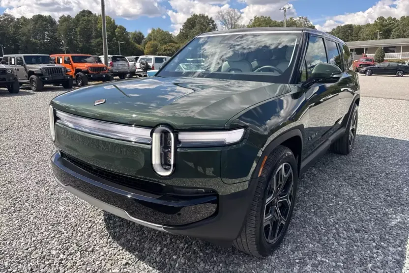 2025 Rivian R1S Adventure photo 1