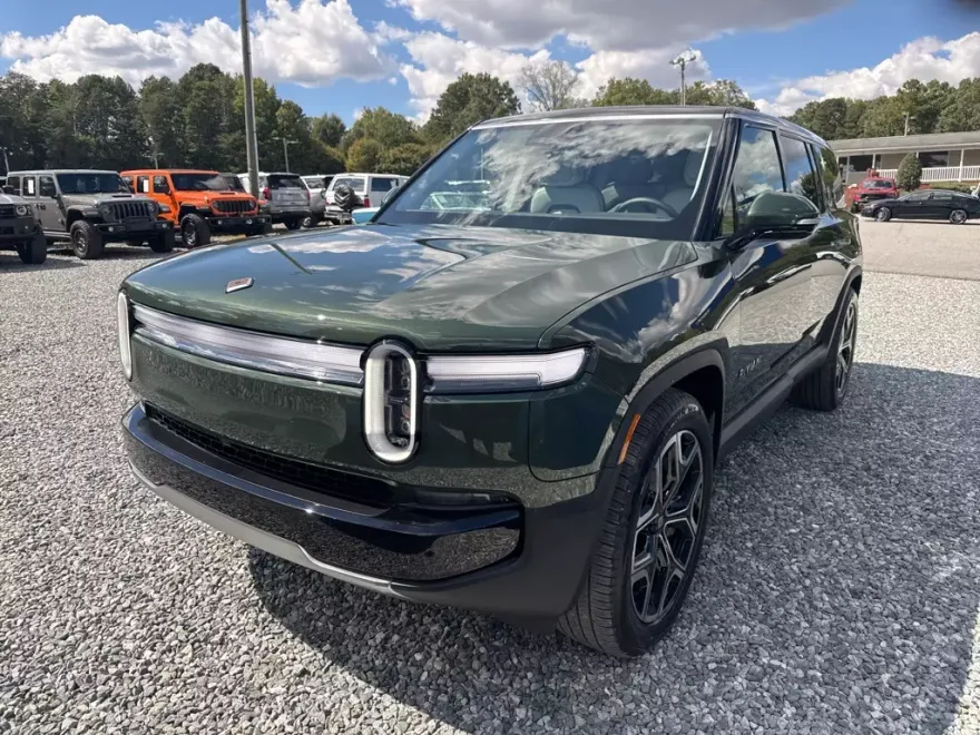2025 Rivian R1S Adventure photo 1